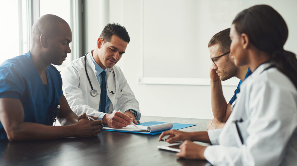 young,medical,personal,people,on,staff,meeting,sitting,in,front